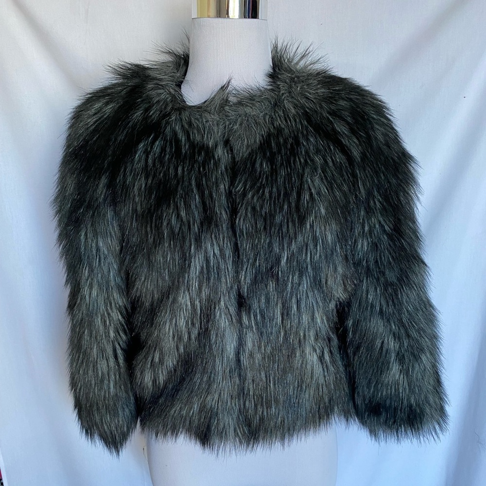 MICHAEL Michael Kors Faux Fur Cape short Jacket Gray LikeNew